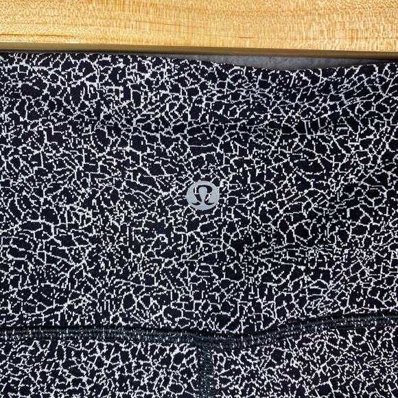 Lululemon Womens 6 Wunder Under Tight in Luon Crackle Jacquard Black White - Picture 7 of 8
